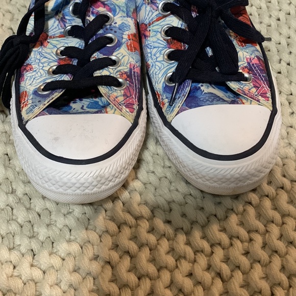 Converse women floral all star size 7 - Picture 3 of 3